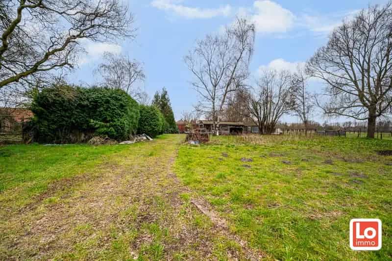 VERKOCHT!! Ruime alleenstaande volledig te renoveren woning met afzonderlijke garage op een makkelijk bereikbare locatie in Desteldonk.