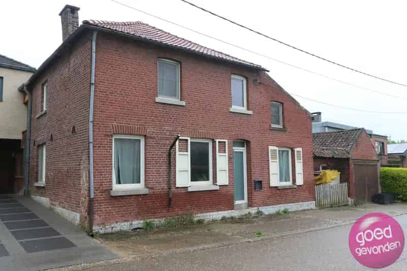 TE RENOVEREN WONING met STALHUIS - HOB - TUIN - TERRAS