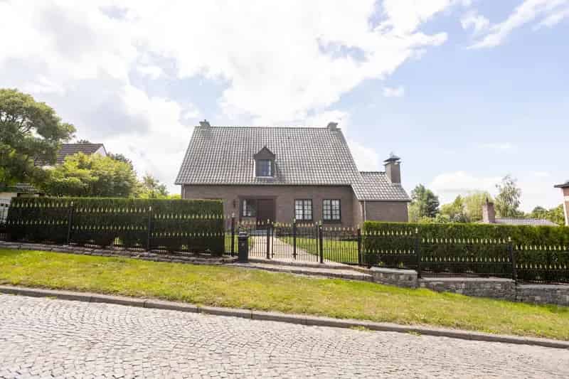 Stijvol landhuis met zuidgerichte tuin op 13 are