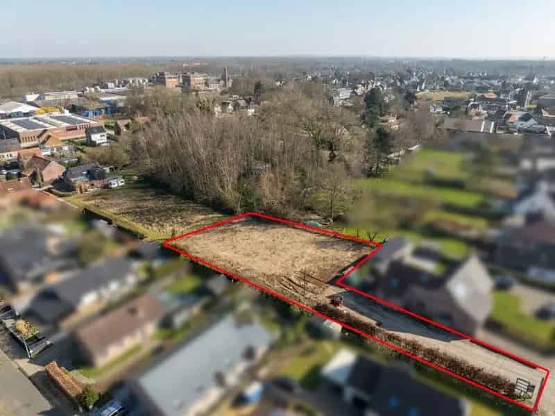 Goed gelegen bouwgrond voor open bebouwing