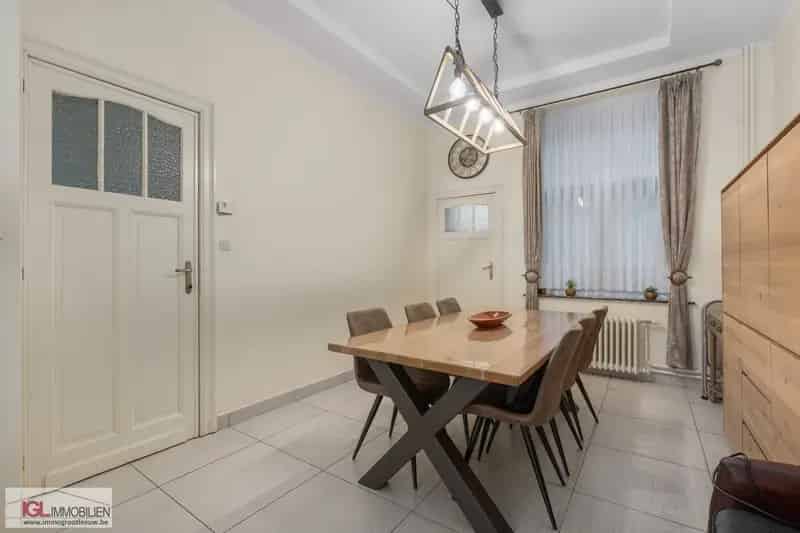 Karaktervol herenhuis met 5 slaapkamers aan het Astridpark
