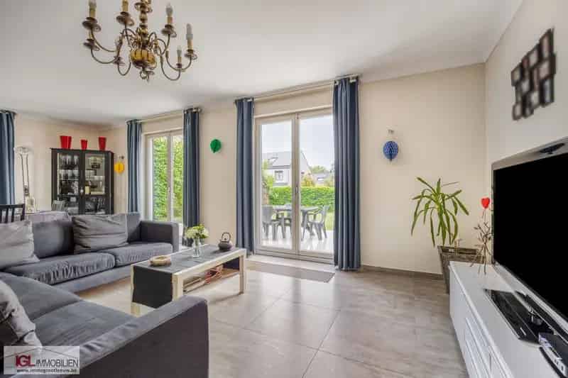 Knap onderhouden bungalow met tuin en garage in Sint-Pieters-Leeuw