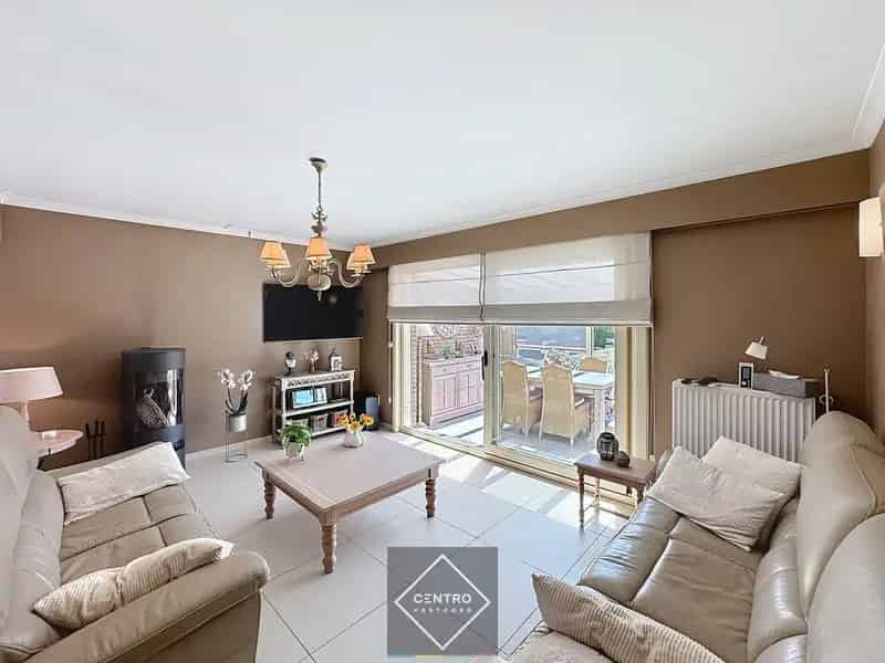 Instapklare VILLA met 5 slpkms, dubbele garage en een ruime aangelegd tuin met terrassen en bijgebouwen in een rustige omgeving te Zuienkerke!