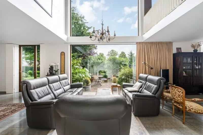 Instapklare architecturale woning met prachtige tuin en uitstekende ligging