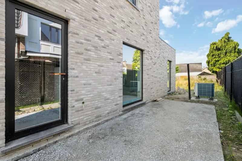 Ruime nieuwbouwwoning op een perfecte locatie in Sint-Kruis!