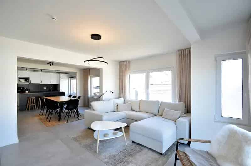 Moderne, energiezuinige woning te koop op toplocatie aan zee