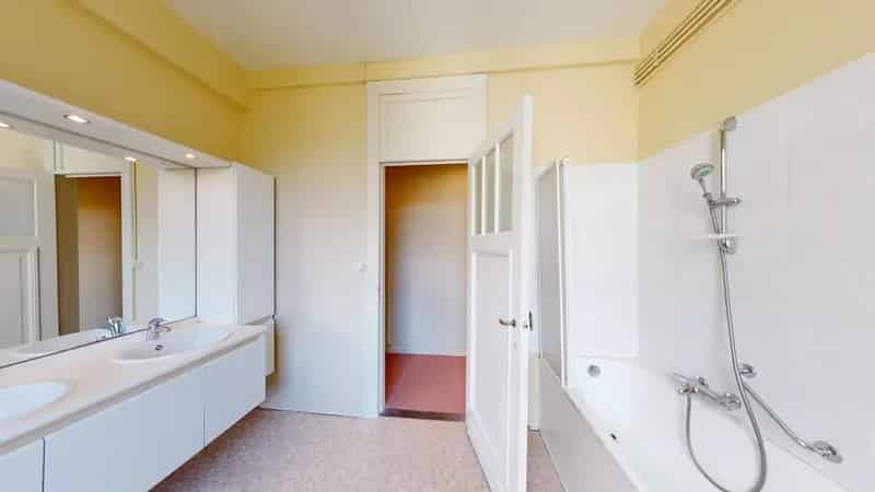 BERCHEM - ruim authentiek appartement met terras