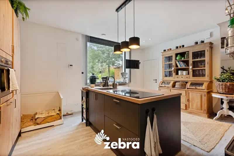 Ruime gerenoveerde woning met 3 slaapkamers en prachtige tuin te Ledegem!