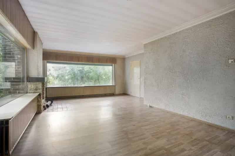 Te renoveren / te slopen woning op een uniek gelegen perceel van 1.693 m² !