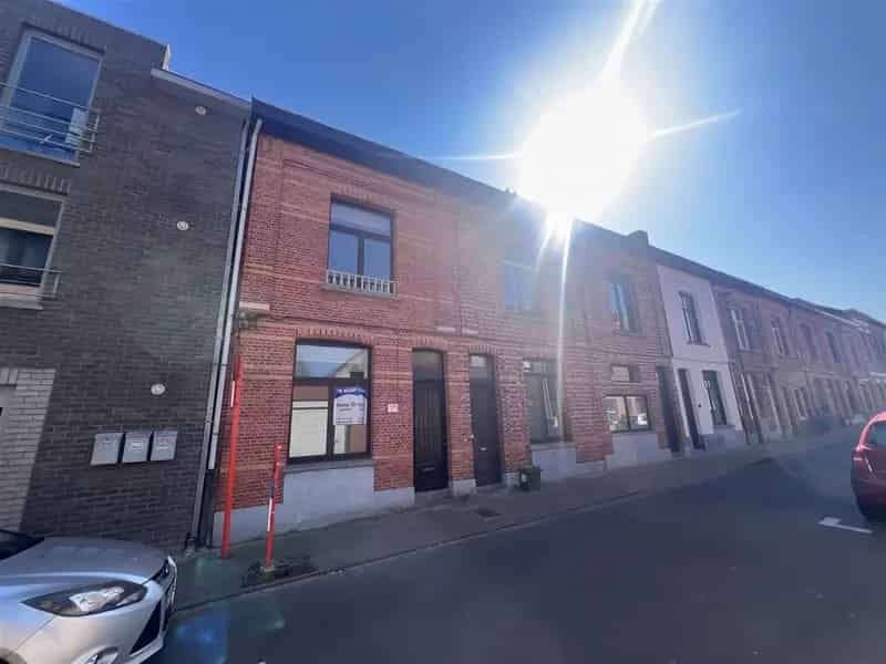 Te renoveren stadswoning nabij de Oude Kaai