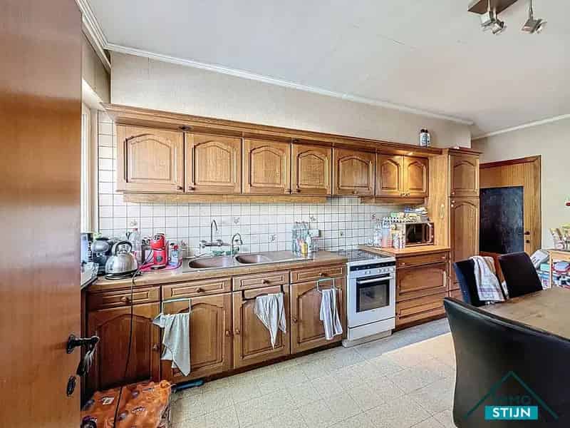 Halfopen bebouwing met 4 slaapkamers en garage