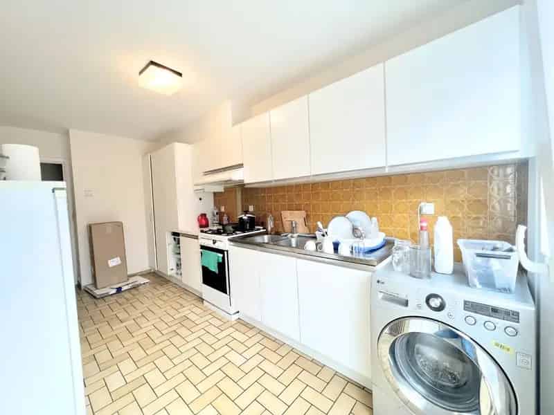 APPARTEMENTSGEBOUW MET 4 APPARTEMENTEN EN 3 GARAGES