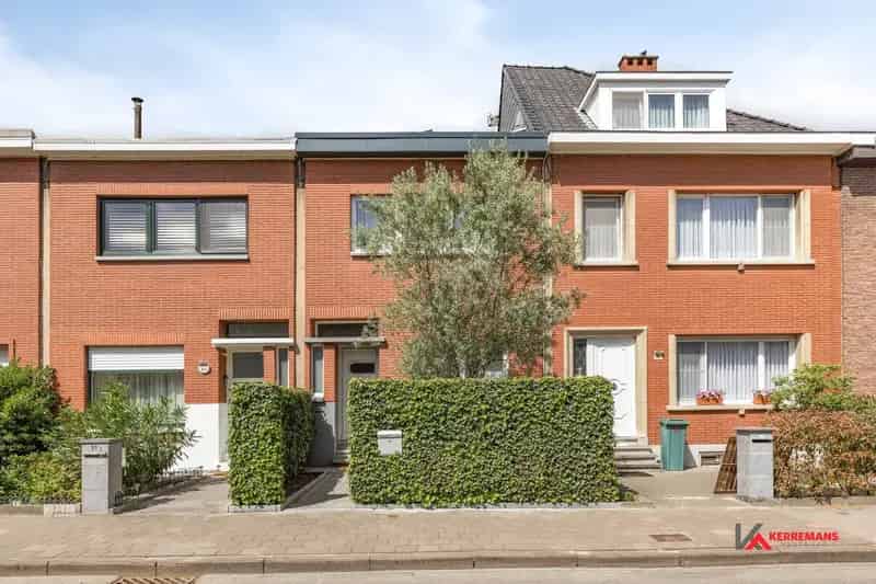Instapklare woning met 2 slaapkamers en tuin.