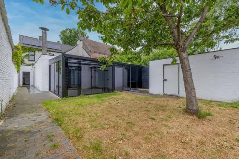 Woning met 3 slaapkamers, tuin en polyvalente ruimte te koop