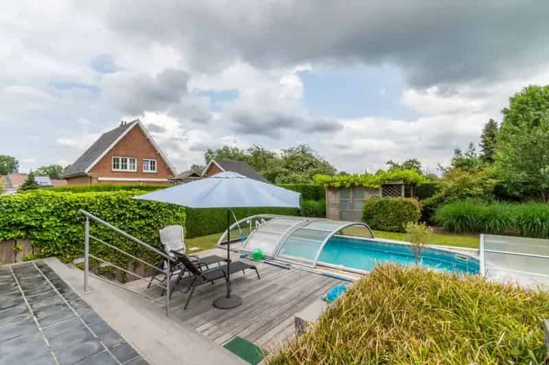 GELIJKVLOERSVILLA MET 3 SLP, GARAGE & ZWEMBAD !
