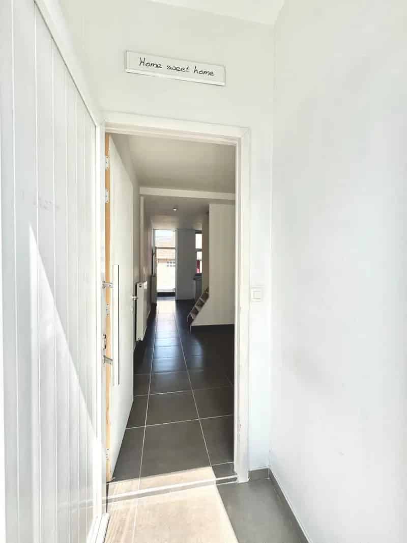 GERENOVEERDE GEZELLIGE WONING MET 3 KAMERS & TUIN