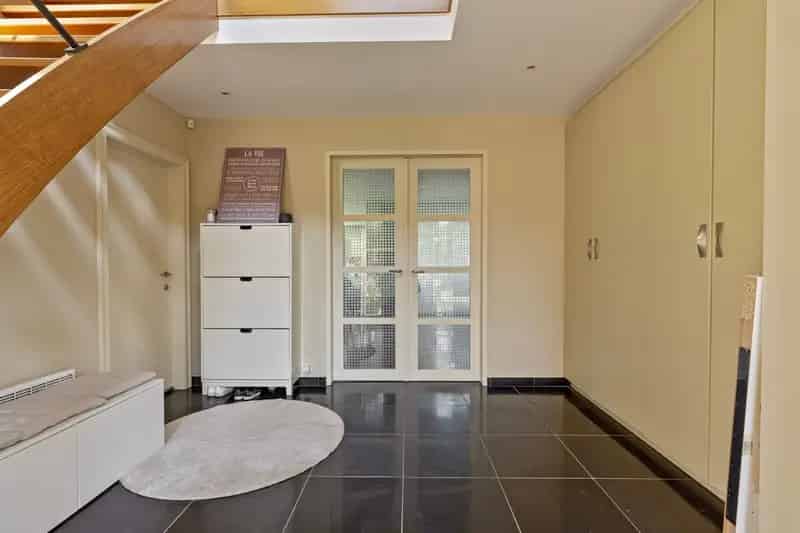 Instapklare villa met 5 kamers, 2 badkamers en grote tuin!