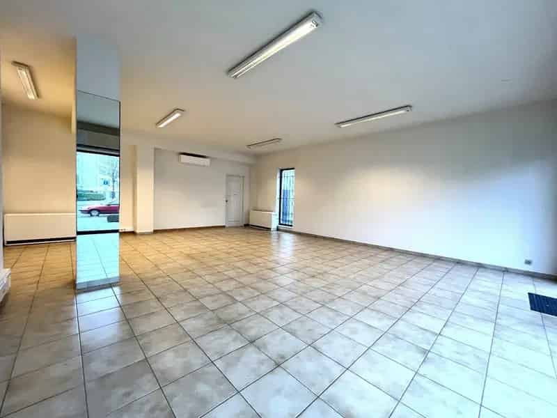 Handelsruimte met inpandige garage op toplocatie