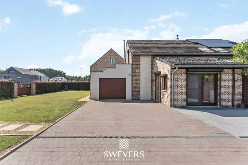 Instapklare halfopen woning met karakter in Diepenbeek