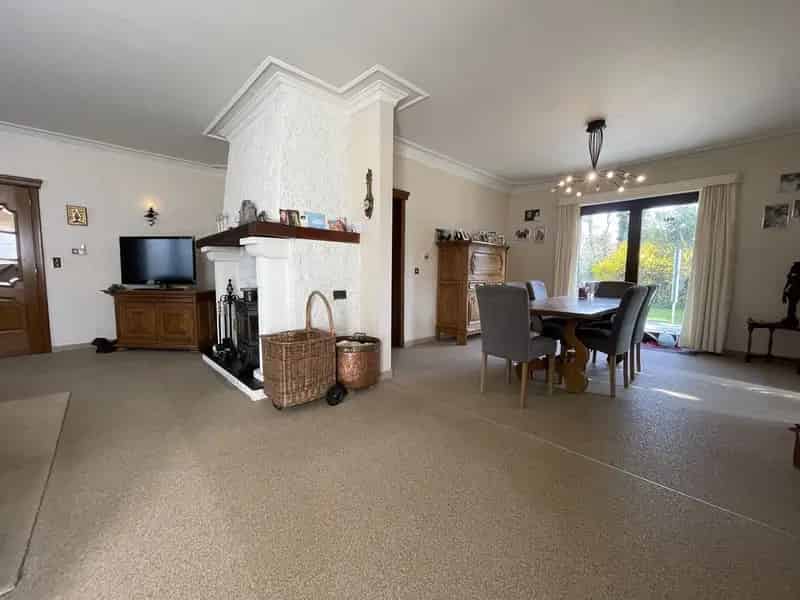 Statige vrijstaande woning met mooie tuin