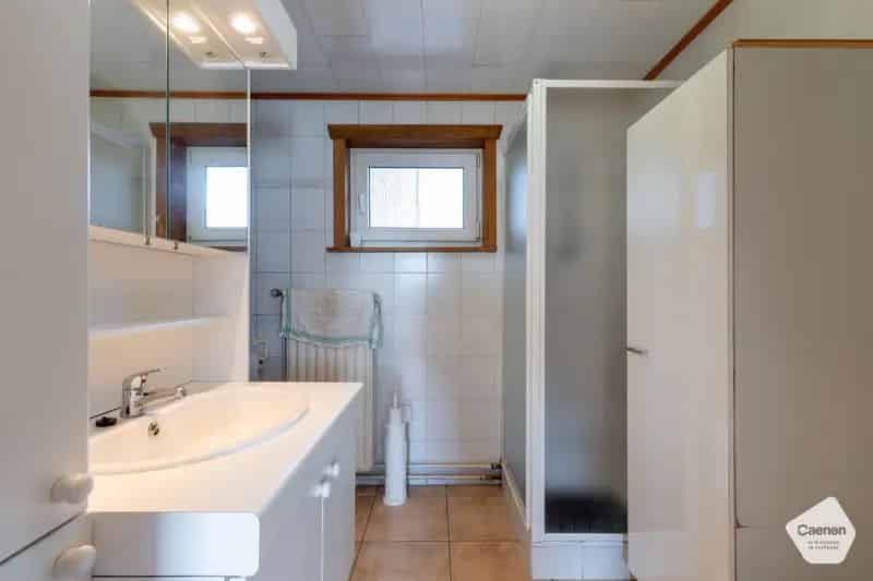 UITNODIGENDE BUNGALOW met 3 mooie slaapkamers, garage en een perceel van 1238 m²