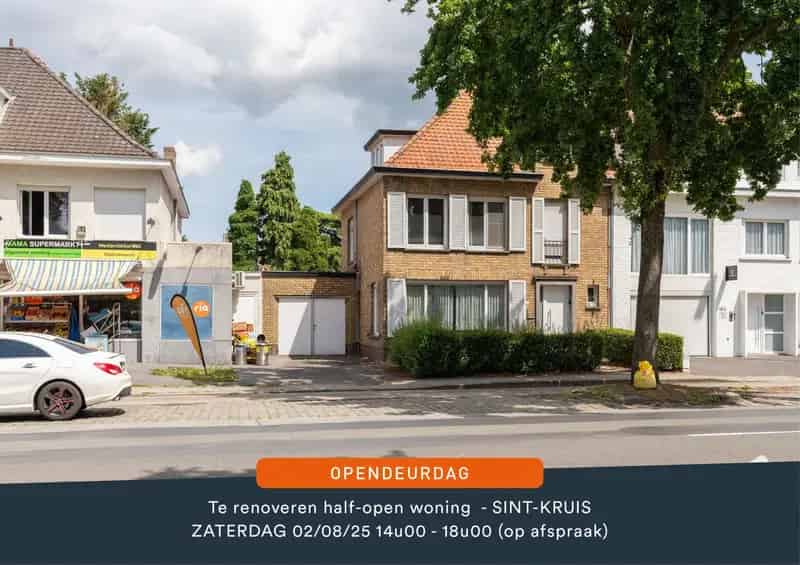 TE RENOVEREN STEVIGE HALF-OPEN WONING op CENTRALE LIGGING met 4 slaapkamers en GARAGE