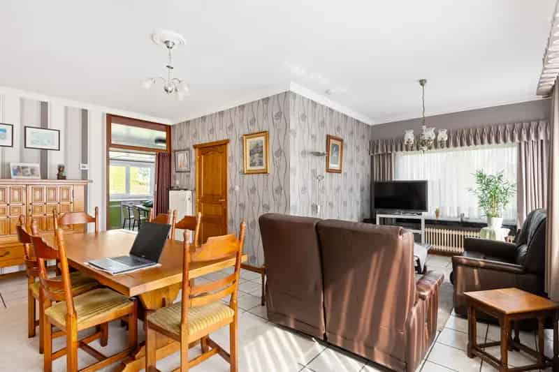 Ruime woning met 3 slpks met grote tuin en garage te koop!