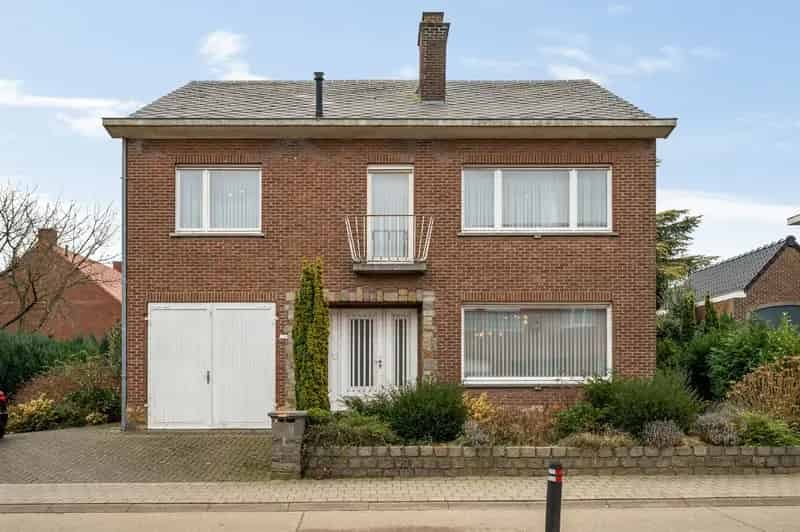 Ruime, te moderniseren woning met veel mogelijkheden