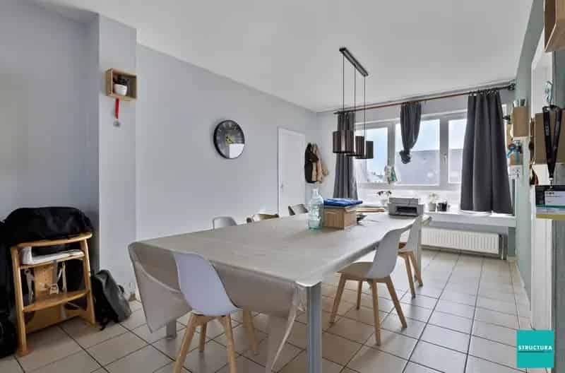 Appartement met garage en zeer groot terras