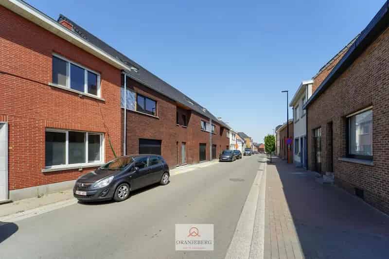 Ideaal te renoveren rijwoning + werkplaats + garage + tuin voor 591m²
