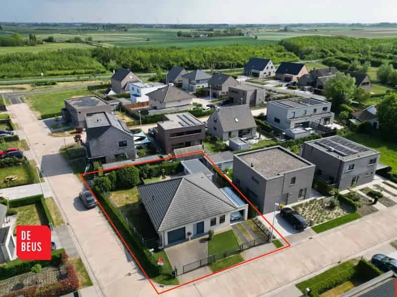 Jonge villa met zonnige tuin, garage én carport.