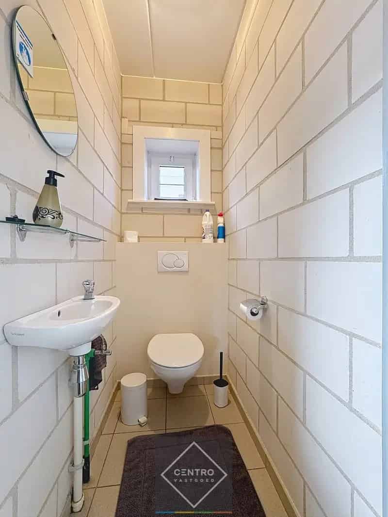 Instapklare KANTOORRUIMTE (88m²) op industriezone "DE LEITE" te Oostkamp (Ruddervoorde).