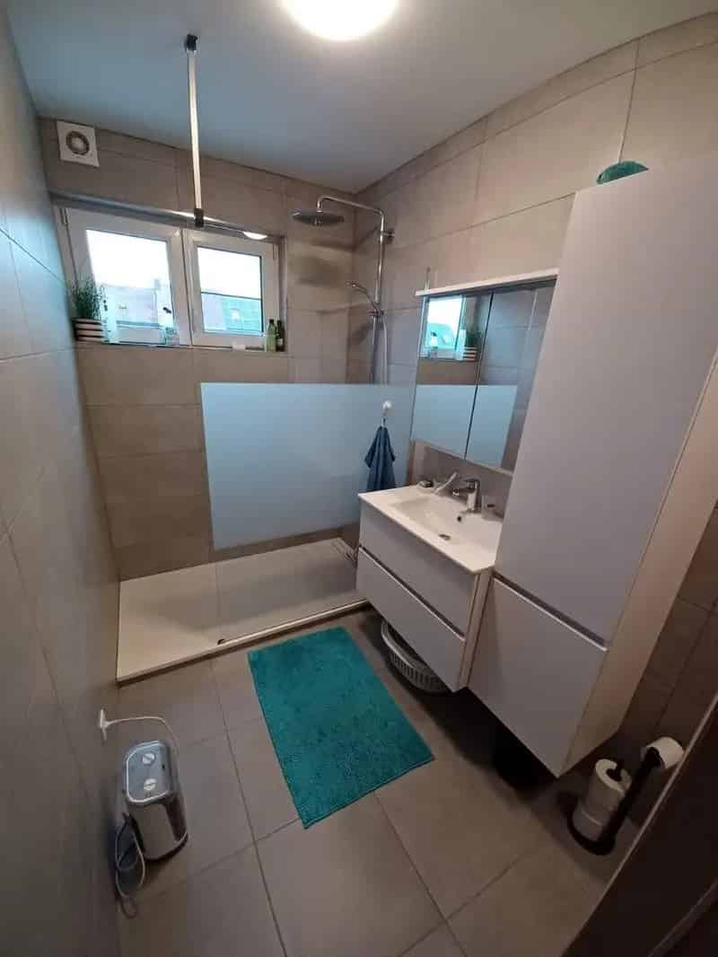 Rustig gelegen gerenoveerde woning met twee slaapkamers nabij het centrum