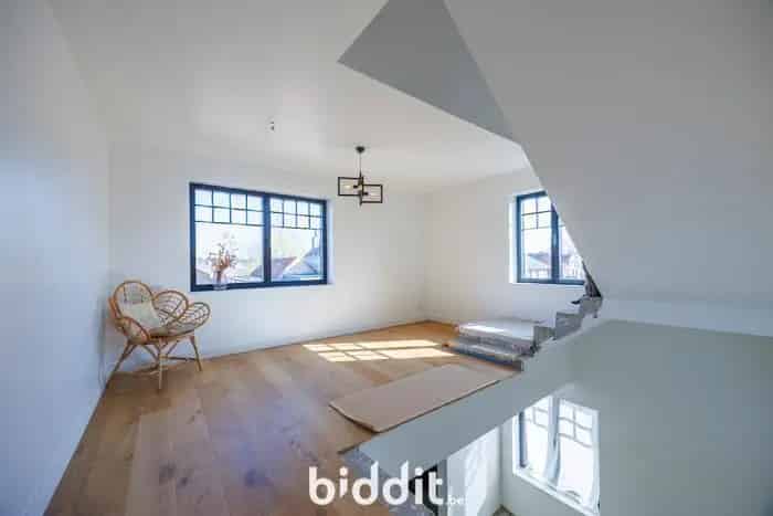 MODERNE, AF TE WERKEN VILLA