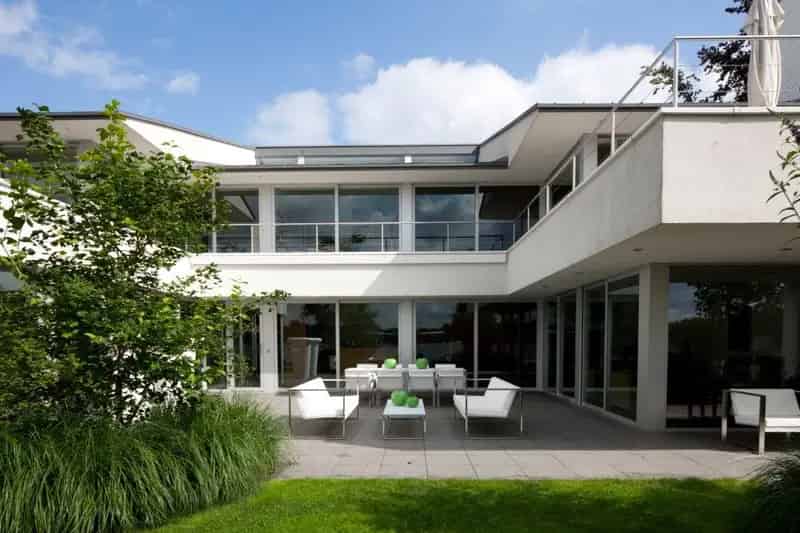 Unieke eigendom aan het exclusieve privé meer Miramar te Mol / Dessel !