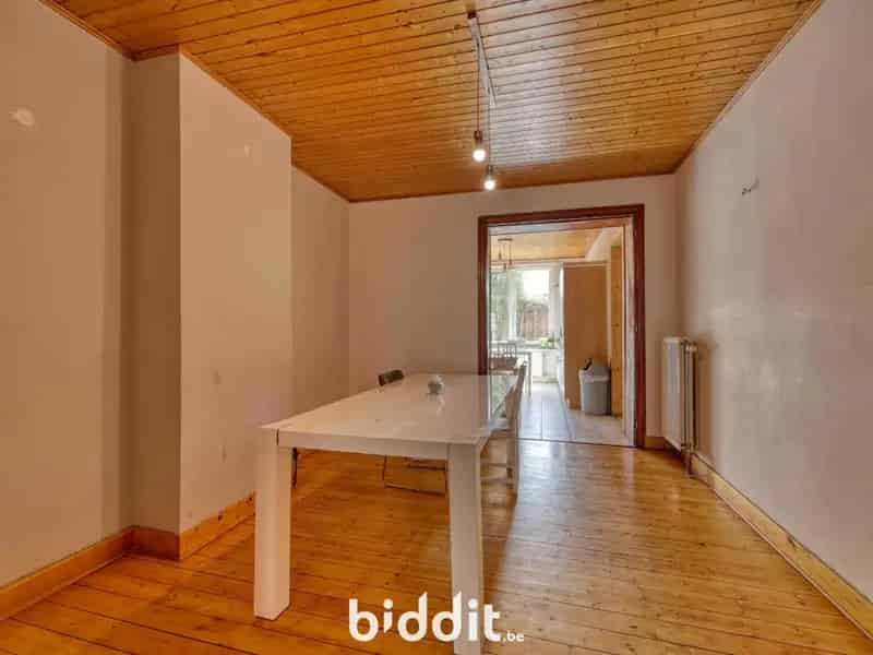 Woonhuis met 2 verdiepingen en tuin
