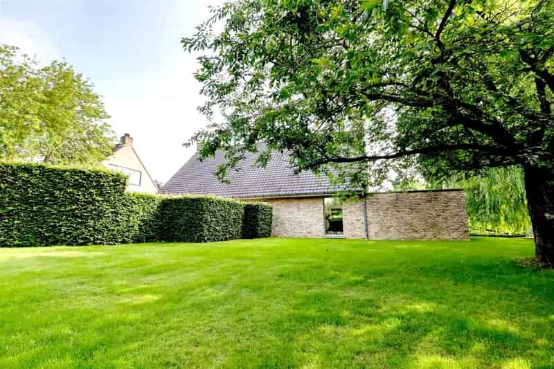 Huis te koop: Rustige villa met 4 slaapkamers en grote tuin