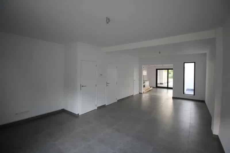 Gerenoveerde, energiezuinige woning met 2/3 slaapkamers vlakbij het centrum van Beerse.