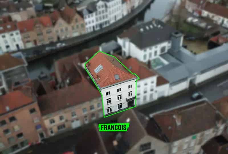 Ruim, casco opbrengsteneigendom in het hartje van Brugge