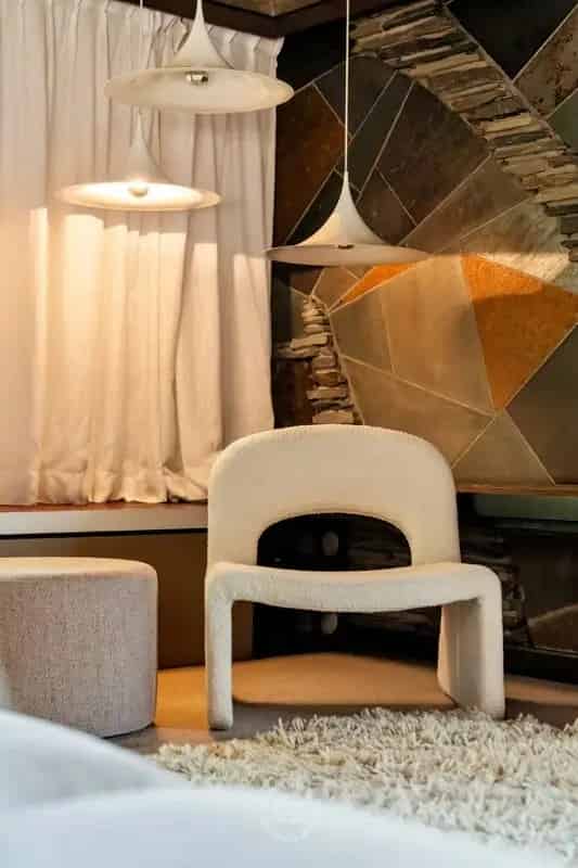 Architecturale laagbouwvilla op ruim perceel