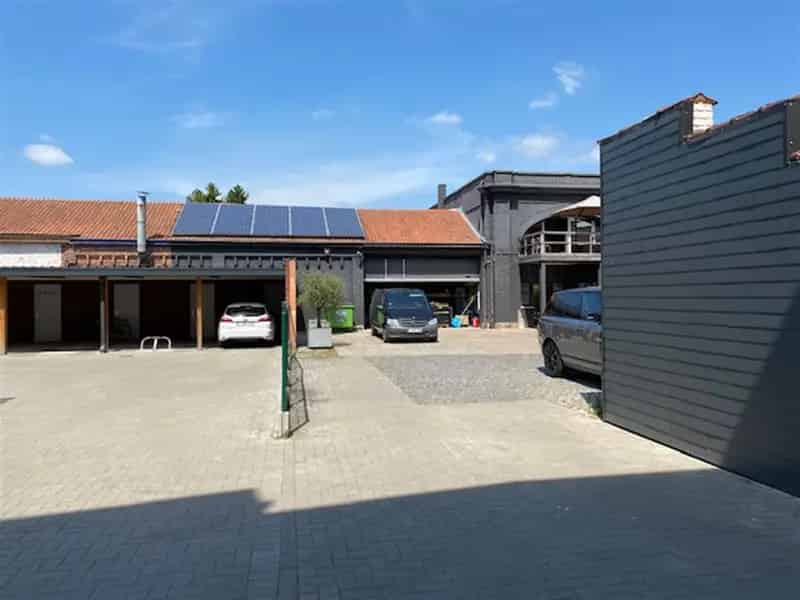 Multifunctioneel pand met woonst in centrum Aalst.