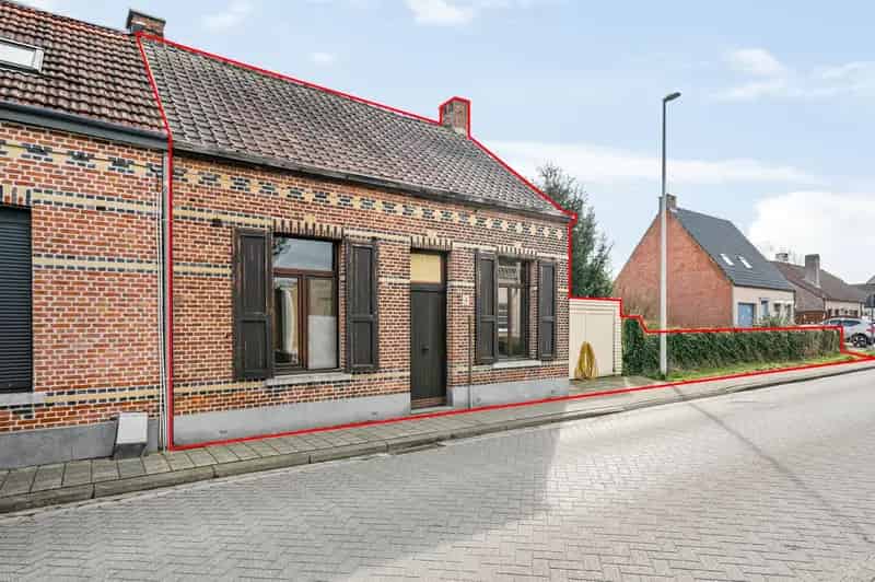 Te renoveren woning met veel potentieel op goede locatie