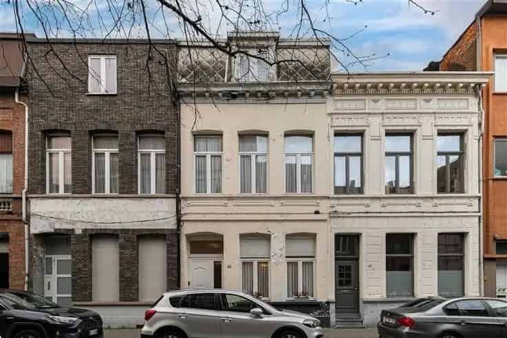 Huis Te Koop Borgerhout 5 slaapkamers 2 badkamers