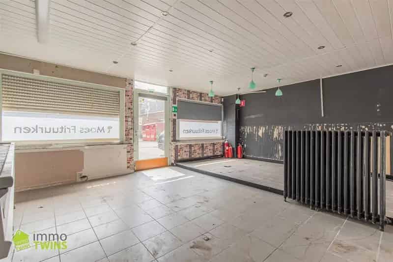 Handelswoonst op commerciële topligging te Moerzeke/Kastel