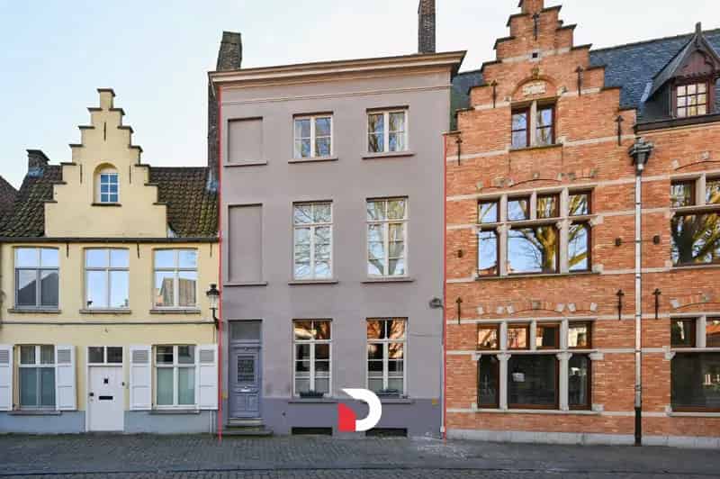 Uitzonderlijke herenwoning op schitterende locatie in hartje Brugge