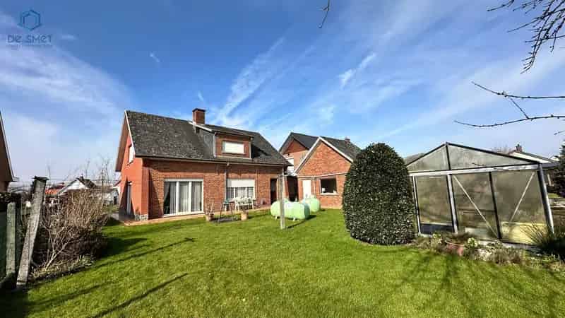 Te renoveren open bebouwing met 3 slpks, garage en tuin