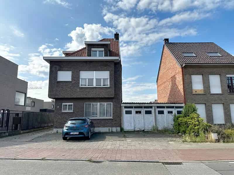 Renovatiewoning met (bouw)grond in hart van Schelle