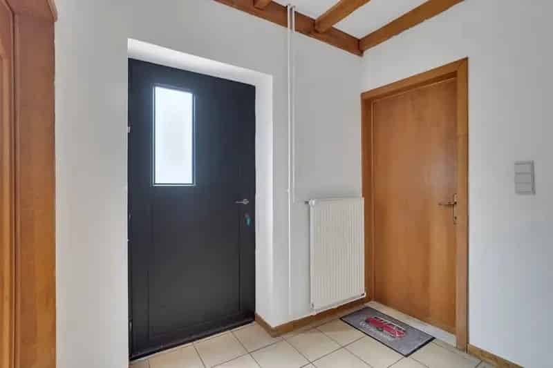 Hoekwoning met twee slaapkamers en vrijstaande garage
