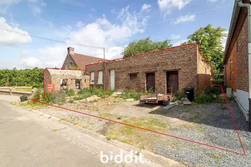 VOLLEDIG TE RENOVEREN/AF TE BREKEN WONING