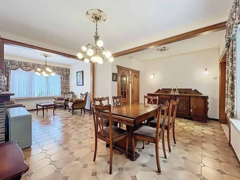 Gesloten bebouwing met aparte garage te Kieldrecht